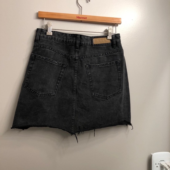 💙2 for $50💙faded black raw hem denim skirt - Picture 4 of 6